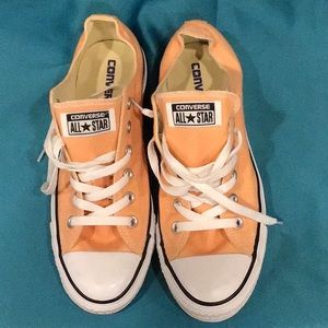 Women’s Size 9 Converse All Stars Peach